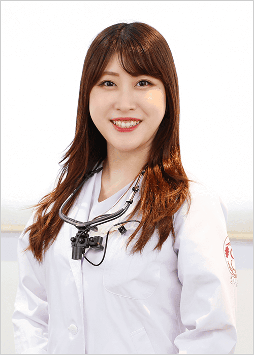 歯科医師：牧野 玲奈
